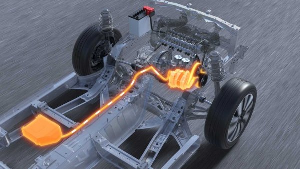 Микрохибридните системи предлагат доста предимства за производителите: опростена разработка и по-ниски разходи в сравнение с истинските хибриди, тъй като електромоторът и батерията са сравнително малки, не много тежки и мощни. Което прави конвертирането на конвенционален модел в мек хибрид доста лесно.

Един от най-ярките примери за конверсии е Suzuki, които предлагат в моделите си система със старт-стоп и "бустер" функция за турбодвигатели, която работи на 12 волта. Допълнителното тегло е нищжно (батерията тежи само 6,5 кг), а разликата в цената на колите е около 1500 евро. Но според производителя, разликата в разхода на гориво е до 17% в полза на меките хибриди.

При Hyundai и Kia, от друга страна, нещата са малко по-различни. При модели като Tucson и Sportage, макар микрохибридизацията да задвижва 12-волтов електромотор, е налична по-ефикасна 48-волтова батерия, с трансформатор, регулиращ входящото и изходящото напрежение.